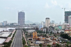 Buildings under construction in central Da Nang city (Photo: VNA)