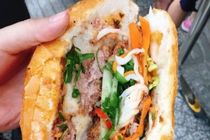 The episode will also take a look at Vietnamese sandwich banh mi. — Photo foody.vn