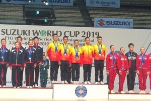 Vietnamese gymnasts Tran Ngoc Thuy Vi, Le Hoang Phong, Vuong Hoai An, Nguyen Che Thanh and Nguyen Viet Anh triumphed in the Group category above 18 years old (Photo: VNA)