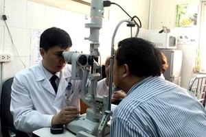 Rise in eye diseases in Vietnam because of weather changes: doctors warn
