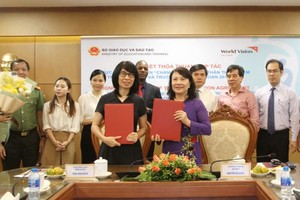 At the signing ceremony (Photo: SGGP)