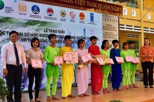 At the award ceremony (Photo: Coutersy of UNDP)