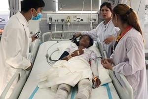 Vietnamese doctors save three seriously-burnt Cambodians