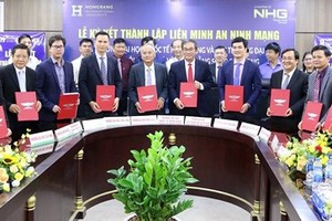 Presidents of universities at the signing ceremony (Photo: SGGP)