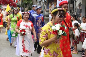 100 disabled couples tie knot at mass wedding