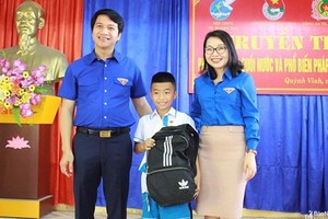 Boy saving drowning kid awarded with Brave Youth Badge