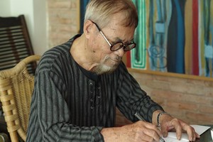 Poet Phan Vu. (Photo by Du Nguyen) 