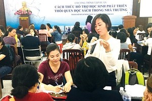 Training course held for teachers and librarians