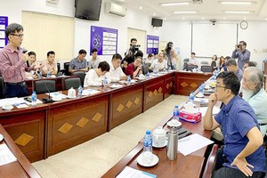 DoST and scientists, businesses discuss the construction of a new Innovative Startup Center in HCMC. Photo by T.Ba