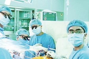 Surgeons of Medical UNiversity Hospital perform a liver transplant (Photo: SGGP)