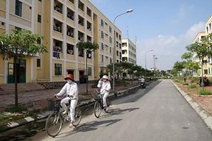 Accommodation for low-income workers in industrial and economic zones (IZs and EZs) has become more scarce in the face of increasing demand. (Photo: vov.vn)