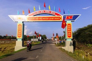 The path leads to Dong BInh Commune in Can Tho City ( Photo: SGGP)