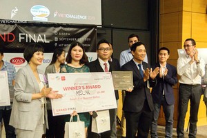Medlink – champion of VietChallenge 2019 in the US – received the award. (Photo: SGGP)
