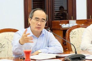 Secretary of HCMC Party Committee Nguyen Thien Nhan delivered his speech in the working session. (Photo: SGGP)