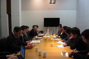 The working session between the delegation of the General Department of Natural Disaster Prevention and Control and JICA experts (Photo: VNA)