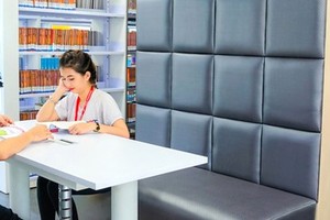 Students are studying in the library of Ton Duc Thang University (Photo: SGGP)