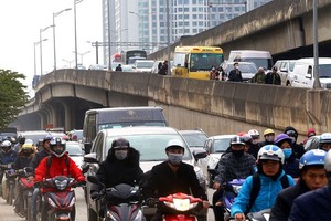 Belt Road No.3 is crowded with vehicles (Photo: SGGP)