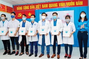 Young medicine students, doctors in HCMC volunteer to Covid-19 prevention work