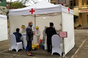 A makeshift station carried out quick testing (Photo: SGGP)