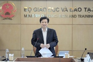 Deputy Education Minister Nguyen Huu Do speaks at the online conference (Photo: SGGP)