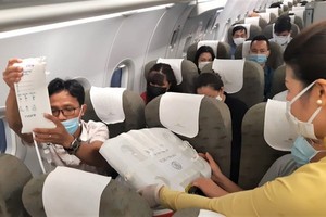 Medics maneuver during long-distance transport of donor heart for transplant (Photo: SGGP)