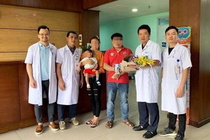 Laotian child with innate lung cyst is discharged from Hanoi-based hospital (Photo: SGGP)