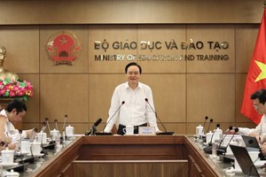 Education Minister Phung Xuan Nha presides the conference (Photo: SGGP)