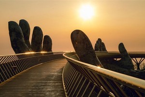 Cau Vang (Golden Bridge) at Sun World Ba Na Hills tourist site in Danang City (Photo: SGGP)