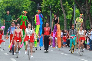 Hanoi's street culture festival is a highlight of the event. (Photo: Kinh te & Do thi)