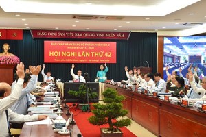 At the wrap-up of the 42nd session of the 10th-term Ho Chi Minh City Party Executive Committee (Photo: SGGP)