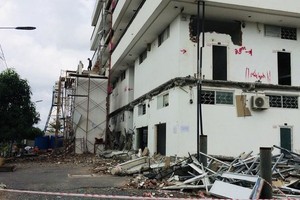 Thu Duc District forces people to removes illegal construction (Photo: SGGP)