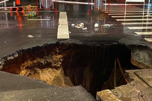 Sinkhole closes Nguyen Oanh street in District Go Vap after torrential rain