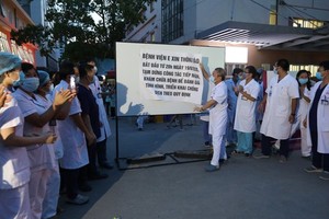 Health workers of the Hospital E are happy when the Ministry decides to lift the lockdown (Photo: SGGP)