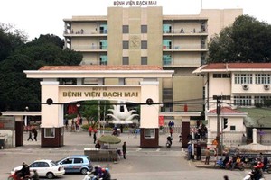 Ministry requests Bach Mai Hospital to decrease fees of medical services