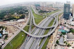 An intersection in HCMC's District No 2, a part of the Southern Key Economic Region. — Photo nhandan.com.vn