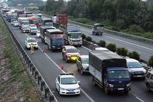 The HCMC-Trung Luong Expressway, a State-funded road. — Photo: SGGP