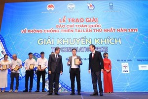 The presentation ceremony of the 2019 National Press Awards for Disaster Prevention and Control on October 13 (Photo: organising committee)