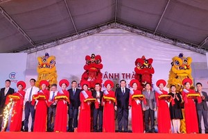 Ribbon-cutting ceremony for first electronic component factory in Da Nang City