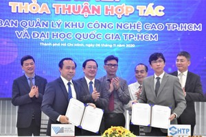 The agreement signing ceremony between SHTP and VNU-HCMC