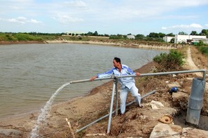 People use water  pumped from a well  (Photo: SGGP)