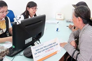 The retirement age increase will have significant effects on all employees in HCMC. (Photo: SGGP)