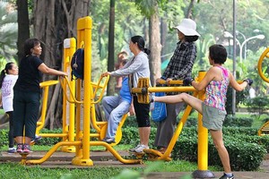 Vietnamese people do physical exercises regularly so they have longer lifespan (Photo: SGGP) 