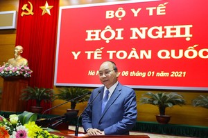 Prime Minister Nguyen Xuan Phuc delivers a speech at the National Health Conference in Hanoi on January 6. (Photo: VNA)
