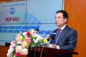 Minister of Information and Communications Nguyen Manh Hung delivered his speech in the conference. (Photo: SGGP)