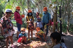 One-day tour of TST travel agency (Photo: SGGP)