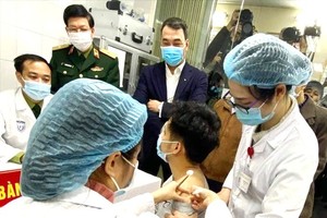 Health workers are the first group to receive Covid-19 vaccination (Photo: SGGP)