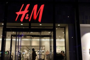 Vietnam requests H&M to recall products infringing Vietnam’s sovereignty