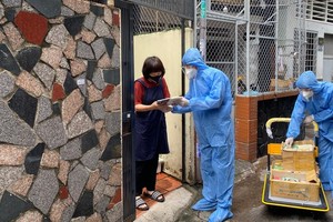 Books brought to residents in blocked, isolated areas in HCMC