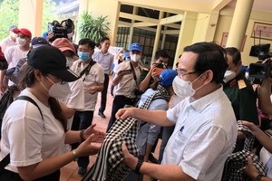 HCMC pays tribute to frontline people in fight against Covid-19