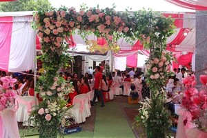 Hanoi raises epidemic alert to level 2, maximum of 30 people at wedding